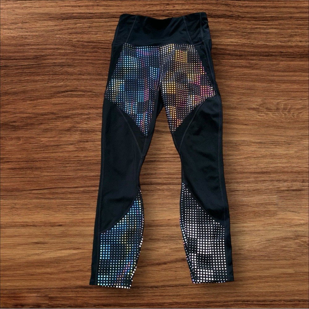 Athleta Legging Black with Reflective Rainbow Pattern Women's small
